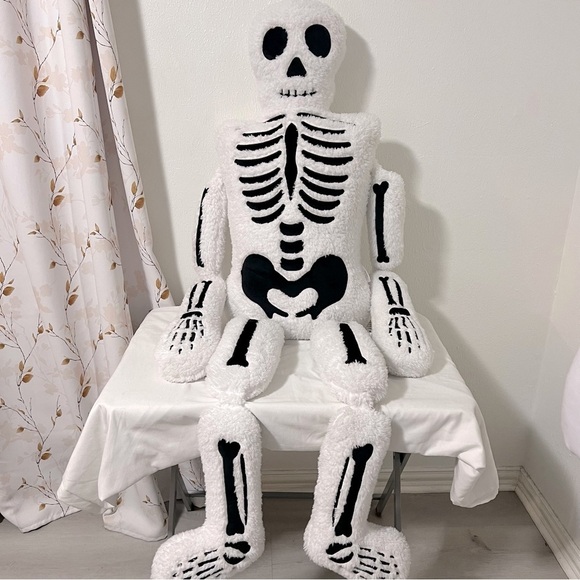 Isaac Mizrahi Other - Isaac Mizrahi Oversized Plush Skeleton Pillow 5 Foot MR BONES Halloween Decor